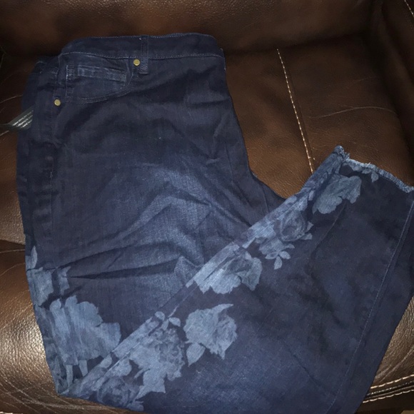 Dark light weight mid rise ankle jean - Picture 1 of 4